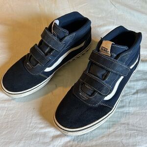 Dark blue Vans Ward Mid V Boys’ Sneakers with black and white checkered soles